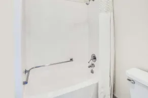Rodeway Inn & Suites Saginaw I-675 - Salle de bain