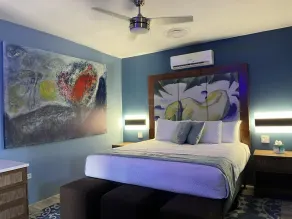 Old Crow Hotel and Suites - Room