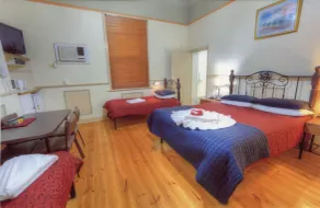 The Lodge Outback Motel - Room