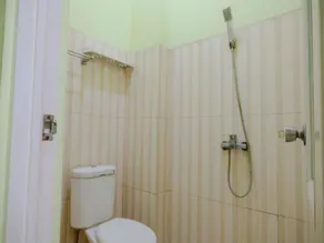 OYO Life 2508 Alba Suites Homestay Syariah - Bathroom
