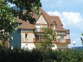 Lagrange Vacances Les Résidences à Cabourg - Front of property