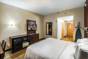 Red Roof Inn PLUS Long Island - Garden City - Room
