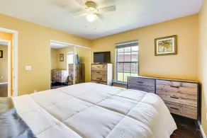 Crestview Vacation Rental: Day Trip to Destin! - Interior
