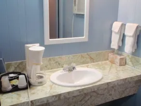 Trans Canada Motel - Bathroom
