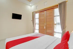 Capital O 90654 Pondok Wisata Buana Amerta - Room
