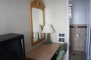 Budget Inn - Room