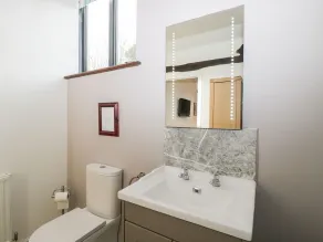 The DunnitManor Farm - Bathroom