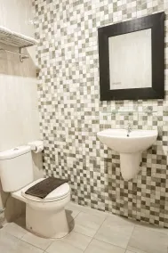 Airlangga Hotel - Bathroom