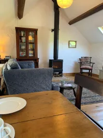 The Back Wing - Pen y Graig Farmhouse, Church Bay, sea views near beach No Pets - Restauration dans la chambre