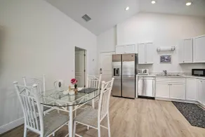 Sleek Tavares Condo 3 Miles to Downtown - Innvendig