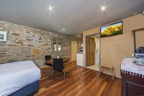 1860 Wine Country Cottages - Room