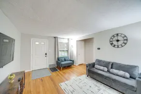 2 Mi to Lake Erie: Home w/ Yard in Euclid! - Innvendig