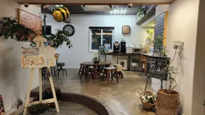world house - Lobby