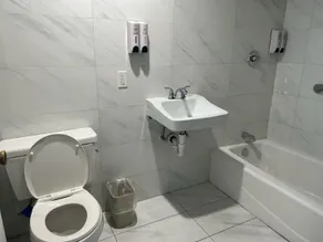 Pomona Inn - Bathroom