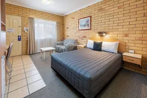 Roma Mid Town Motor Inn - Room