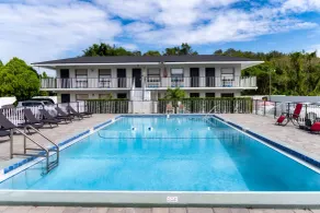 Sunshine Inn - Piscine