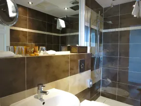 The Studley Hotel - Baño