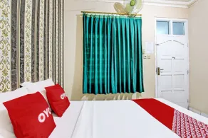 OYO 92287 Hotel Aji Mantoro - Værelse