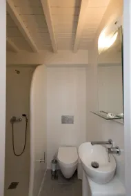 Lirous Studios - Bathroom
