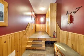 Lakefront Isle Escape w/ Dock + Fire Pit! - Interiör