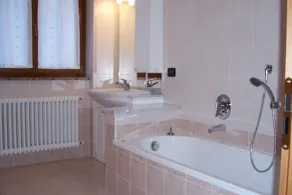 Apartamento apropiado para familias con terraza, barbacoa y jardín | Vistas al lago - Baño