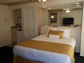 The Suites at Fall Creek - Zimmer