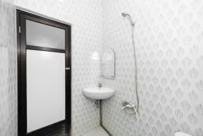 RedDoorz at Jalan Perintis Kemerdekaan Makassar - Badeværelse