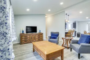 Charming Stayton Home w/ Deck + Smart TV! - Interiör
