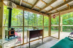 Solar-powered Brandon Studio Cabin: Hiking Access - Innenbereich