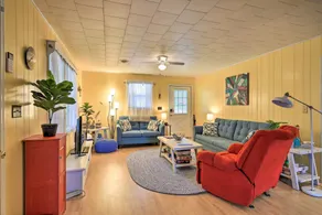 Lakefront Sparta Home w/ Private Pool & Dock! - Interiör