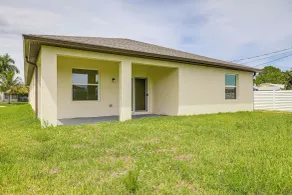 Beach-hop & Golf! Port St Lucie Apt w/ Shared Yard - Interiør