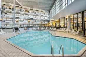 Howard Johnson by Wyndham Lima - Piscine