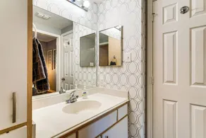 Lake Conroe Condo w/ Pool Access + Balcony! - Interiør