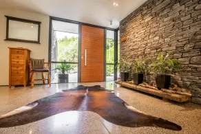The Jewel of Akatarawa - Entrada interior
