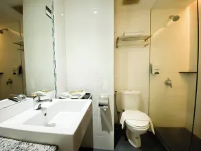 89 Hotel - Bathroom