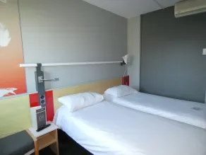 ibis Saintes - Room