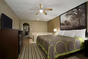 Super 8 by Wyndham Tupelo Airport - Chambre