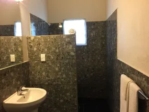 Simon's Place - Bathroom