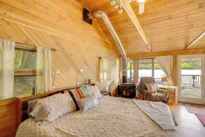 Waterfront Berkshires Studio w/ Dock on Goose Pond - Interiør
