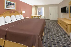 Days Inn & Suites by Wyndham Pine Bluff - Chambre
