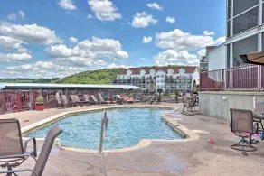 'the Lake Escape w/ Balcony & Pool Access! - Pool