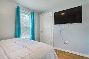 Downtown Brockton Apt < 1 Mi to Local Dining - Interior