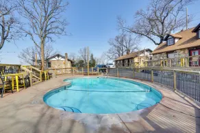 Unit 7: Bagnell Strip Adventure Hub, Patio & Views - Innvendig