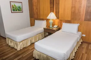 La Fiesta Hotel - Habitación
