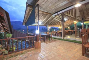 OYO 75353 Loy Chalet Resort - Restaurant