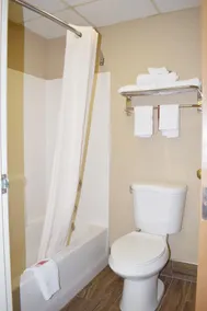 Econo Lodge Shelbyville - Badezimmer