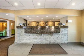 Comfort Inn & Suites East Hartford - Hartford - Lobby