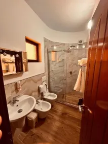 Drini Hotel - Badezimmer