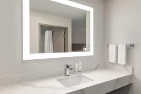Baymont by Wyndham La Grange KY Southeast - Bathroom