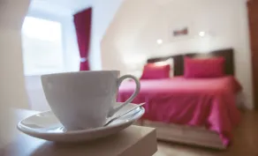 The Golden Larches Cafe and B&B - Zimmer